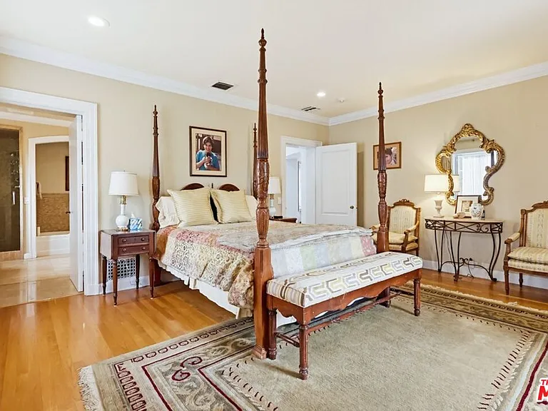 516 S Rimpau Blvd — Photo 52