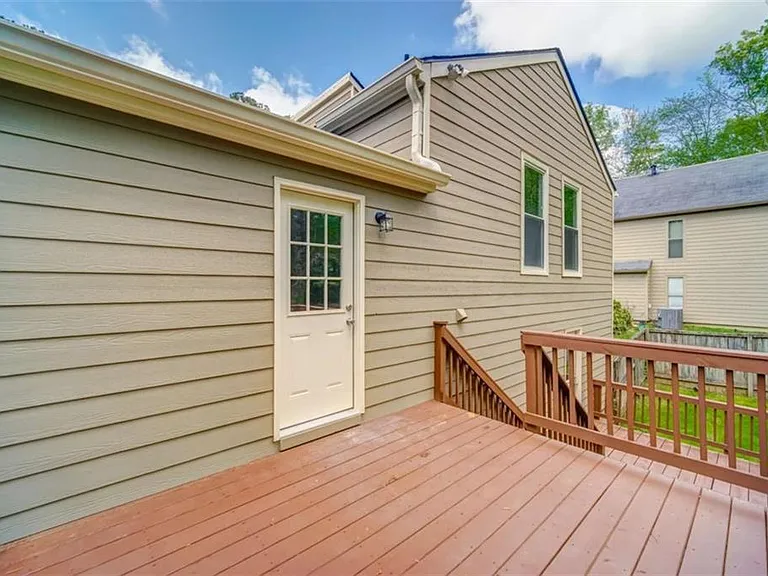 2218 Woodfern Dr — Photo 15