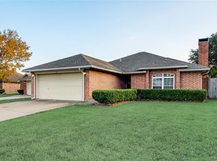 521 Oak Hollow Ct, Crowley, TX 76036