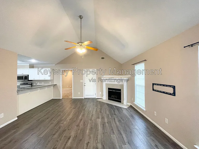 749 Michelle Ct — Photo 3