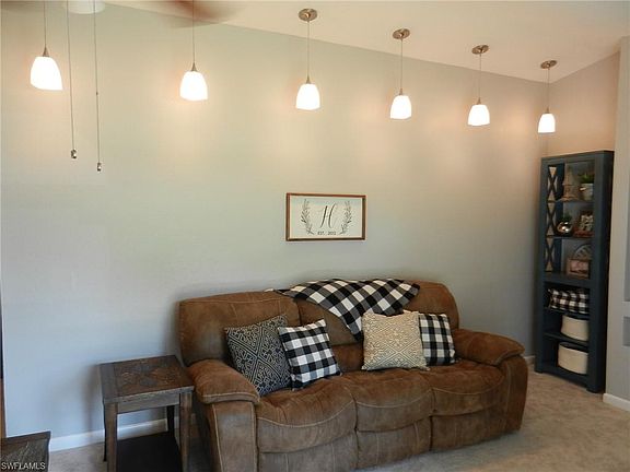 4th image of 1032 Lovely Ln