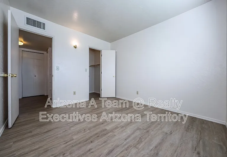 312 E 24th St #4 — Photo 8