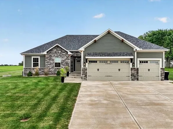 20821 S Jefferson Pkwy, Pleasant Hill, MO 64080