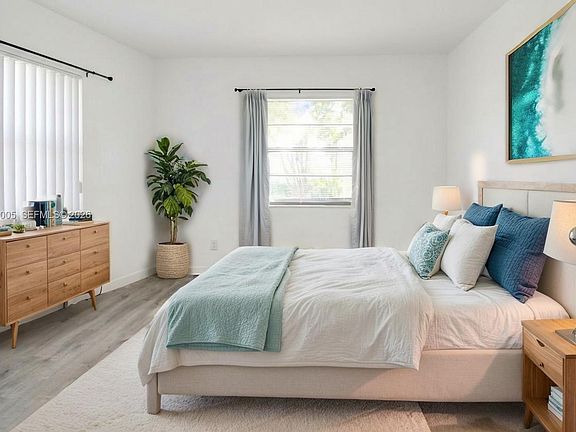 5th image of 715 NE 92nd St