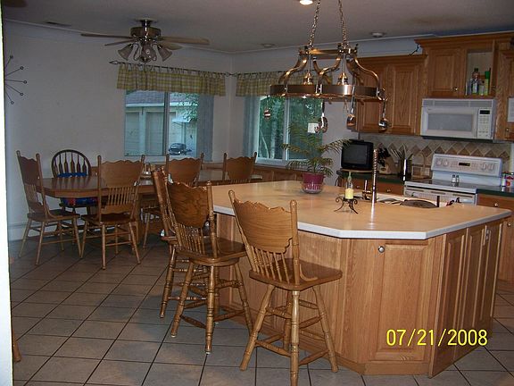 HUGE, UPDATED Kitchen