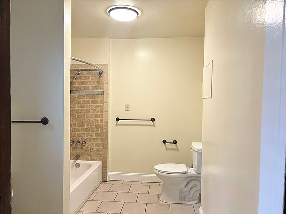 4th image of 515 Richmond Ave #A1