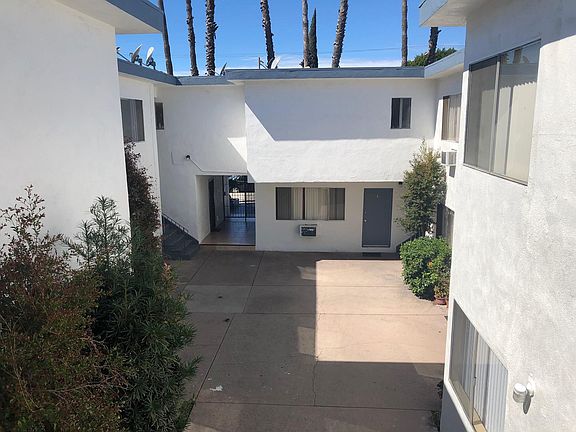 3rd image of 8530 Cedros Ave APT 12
