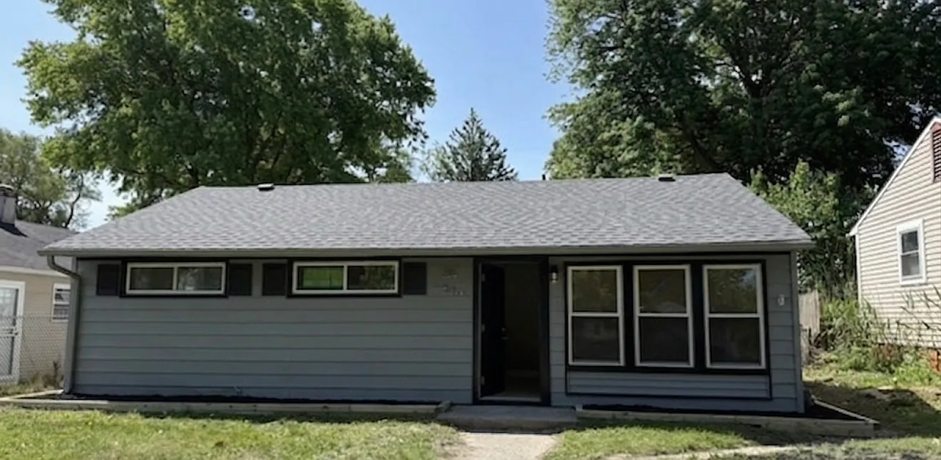 5 bed, 2200 sqft, $3,300 — Photo 2