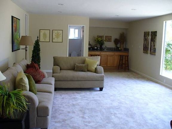 Family Room w/Wet Bar