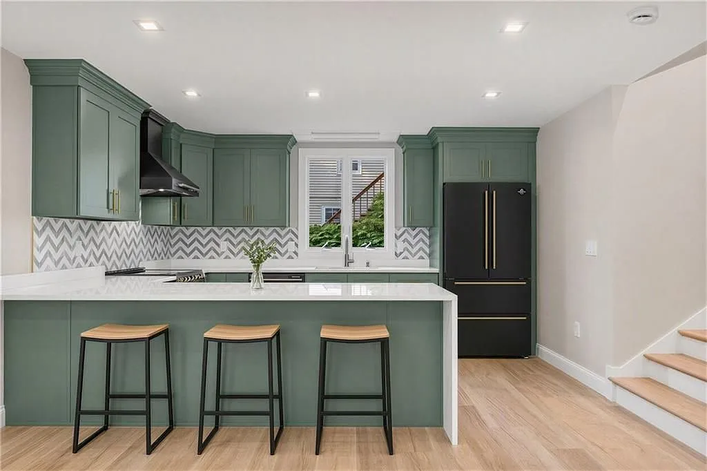 3 bed, 3.0 bath, 1367 sqft, $4,750 — Photo 4