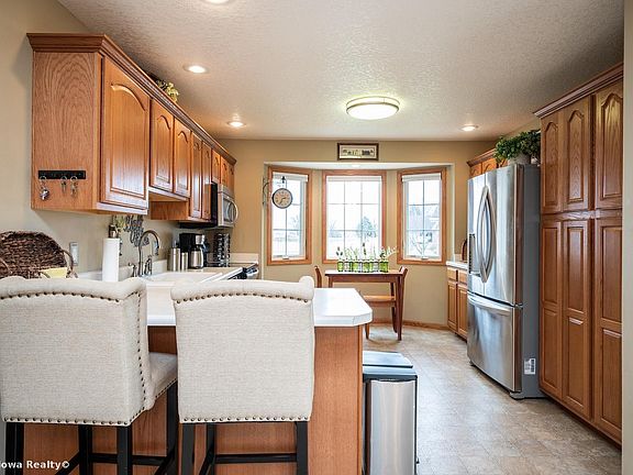 4th image of 606 Golfview Dr