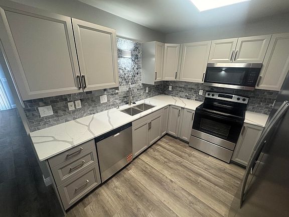 5th image of 1123 Temple Dr