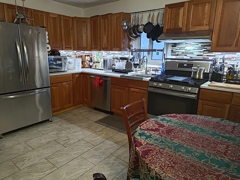 21 Manila Ave — Photo 8