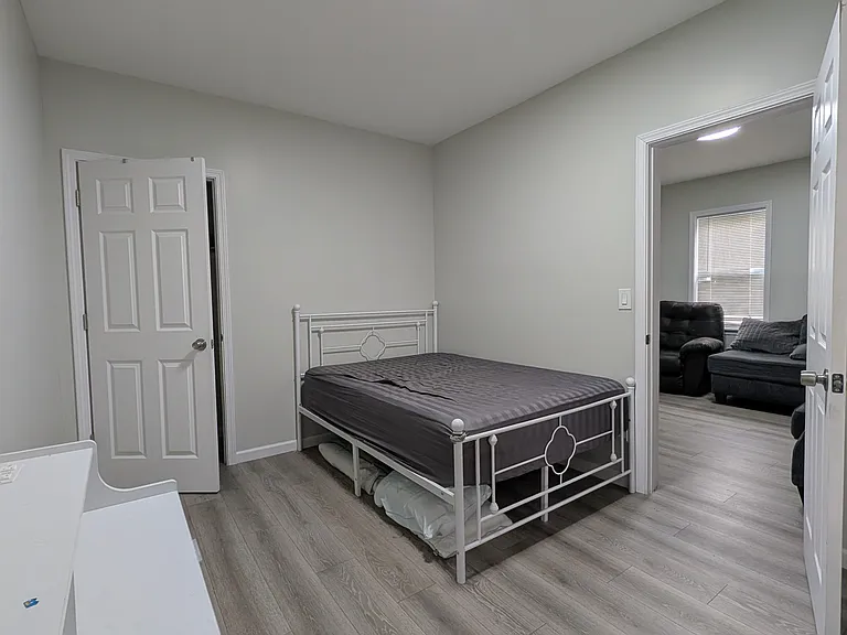 447 25th St #1 — Photo 3