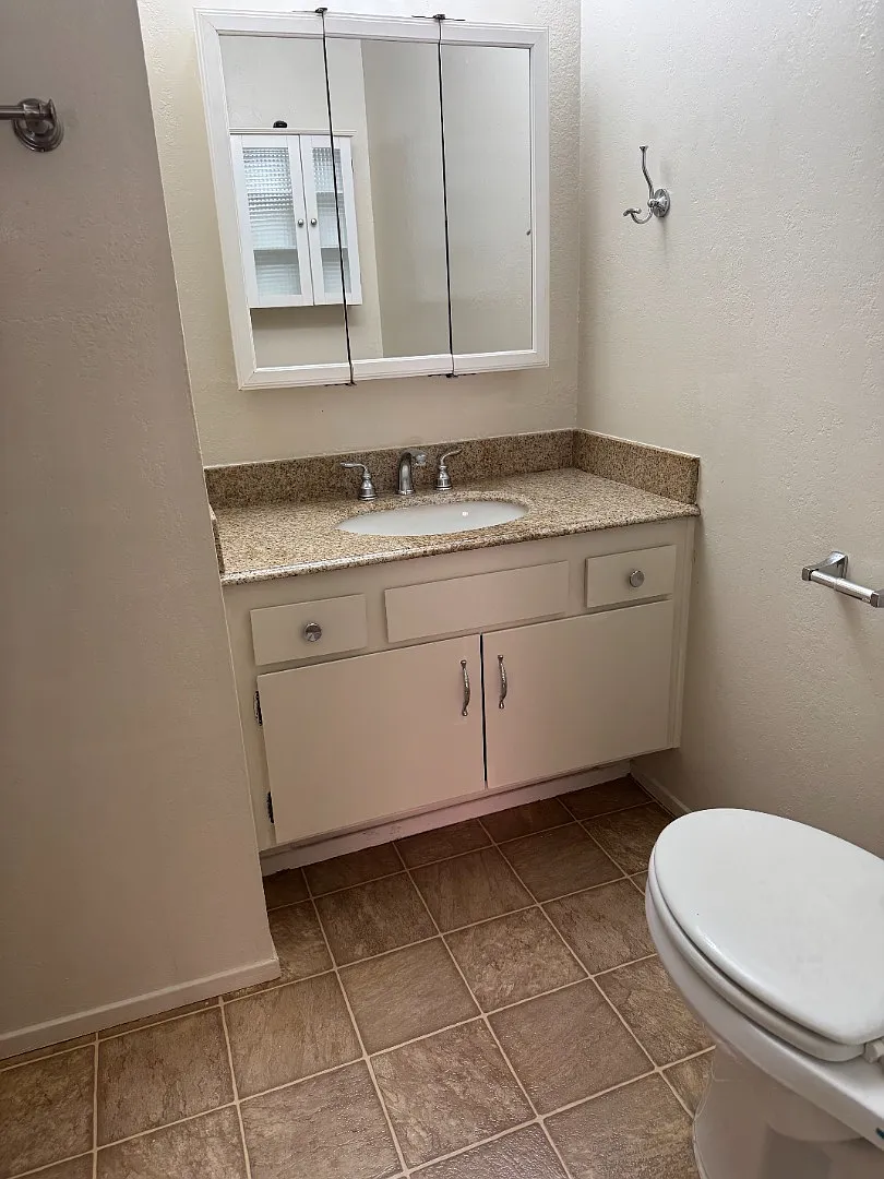 Spacious 2-Bedroom Condo in Prime Santa Clara Location - 2 Car parking spots included, in-unit la... — Photo 3
