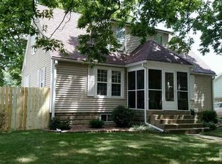 1112 S 9th St, Pekin, IL