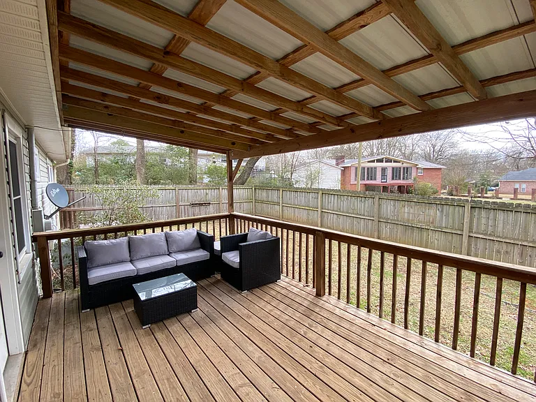 1832 Edgemont Dr — Photo 14
