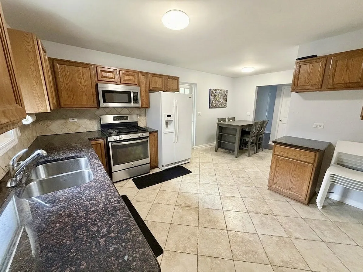 3 bed, $2,600 — Photo 4