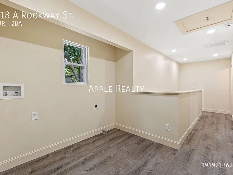 218 W Rockway St #A — Photo 11