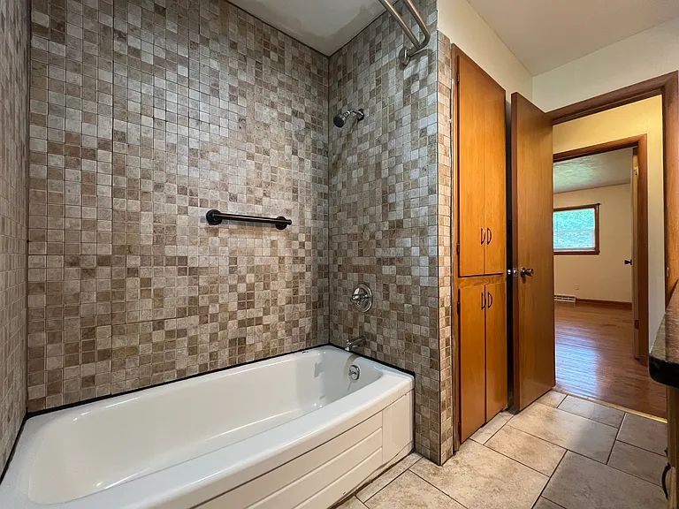 2250 S Virginia Ave — Photo 13