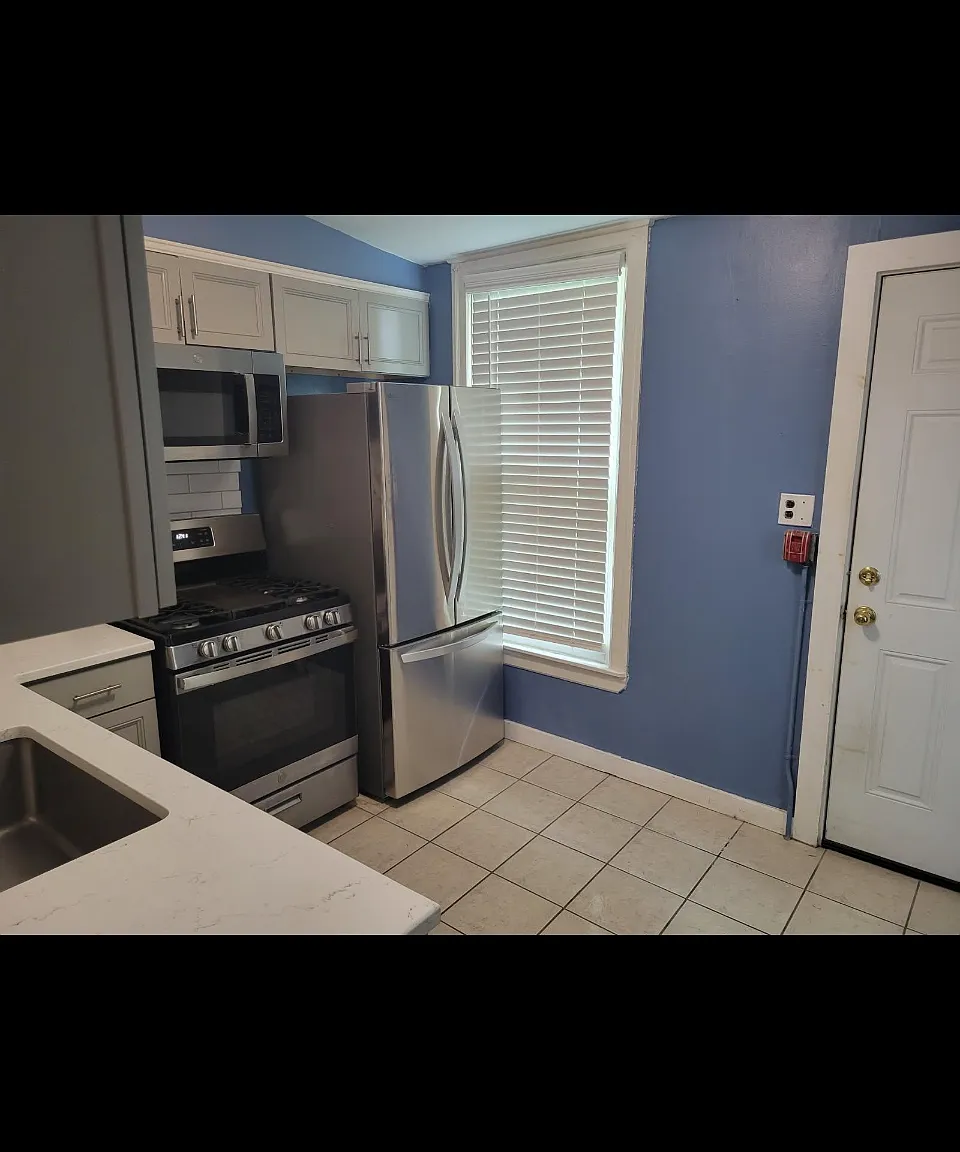1 bed, 1000 sqft, $1,580 — Photo 3