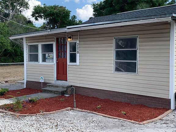 3rd image of 208 Sears Ave NE #208