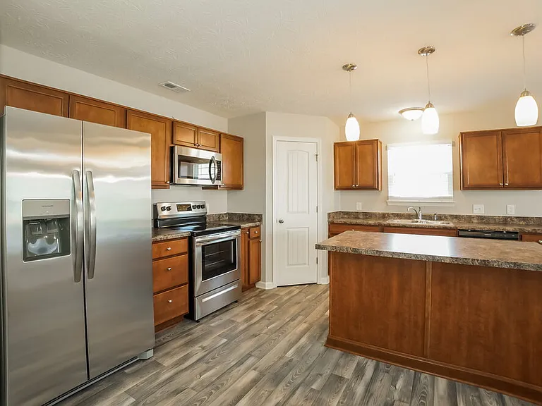 1503 Lexington Trl — Photo 8