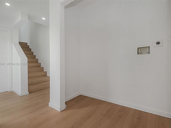 4th image of 1975 Calais Dr APT 3