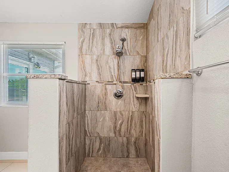1110 E Lakeshore Blvd #3 — Photo 38