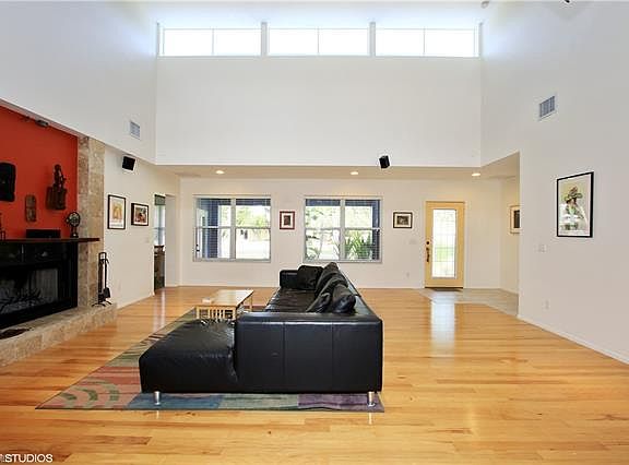 3rd image of 3481 Hibiscus Dr