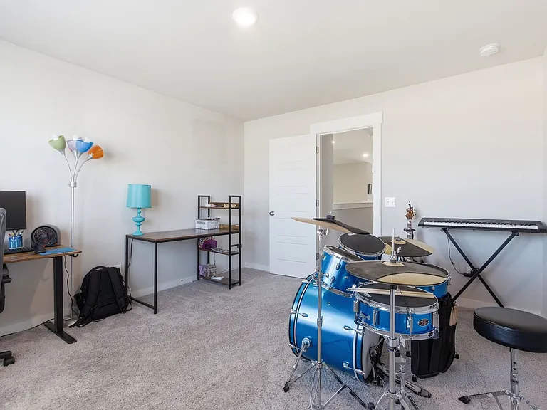 277 Casper Dr — Photo 25