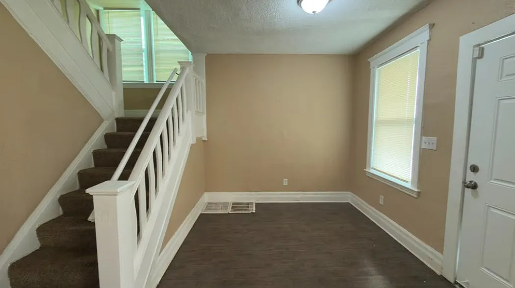 3 bed, 1423 sqft, $1,300 — Photo 1