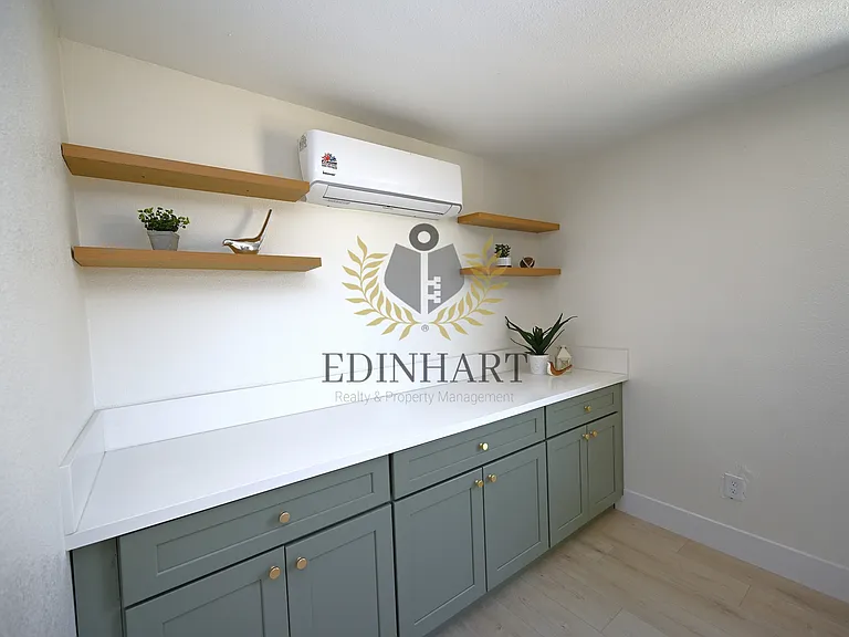 1584 N Carruth Ave #B — Photo 6