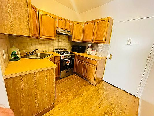 3rd image of 1648 E 14th St #2T