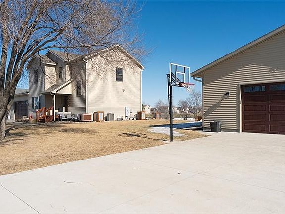 5th image of 804 11th Ave SW