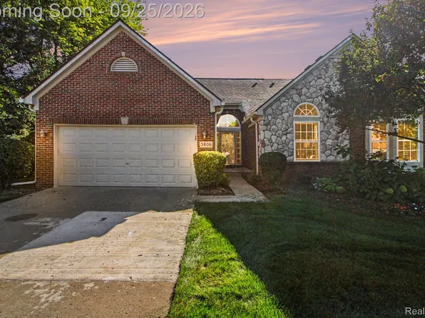 3806 Arbor Dr, Auburn Hills, MI 48326