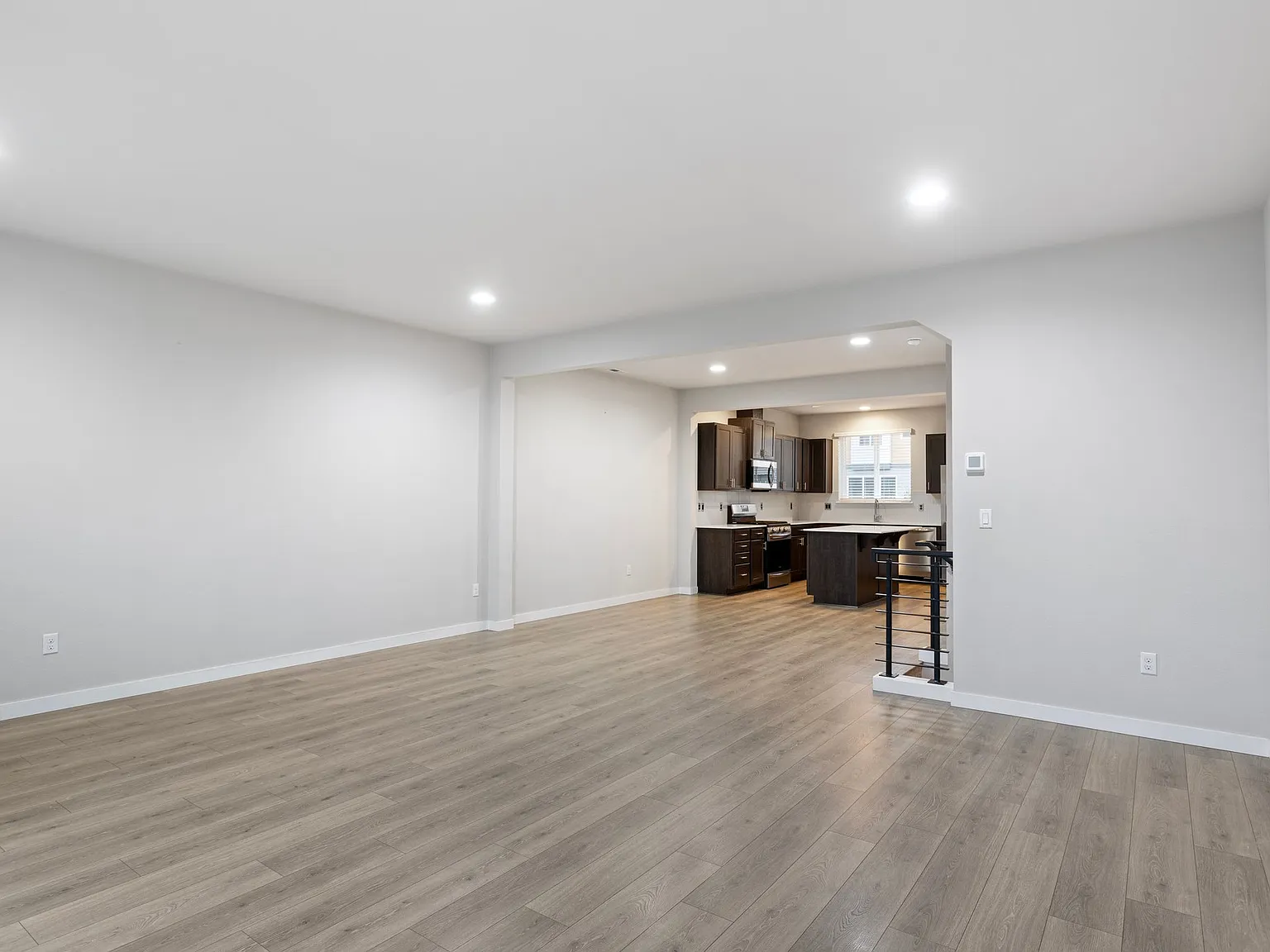 3 bed, 2.5 bath, 1804 sqft, $3,249 — Photo 4