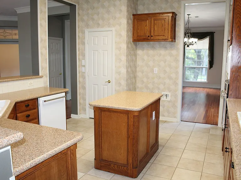 11000 Breezewood Dr — Photo 10