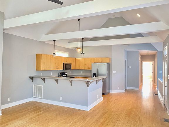 3rd image of 517 S 1st St