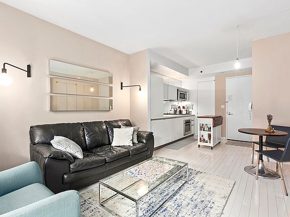 3rd image of 425 E 13th St APT 4F