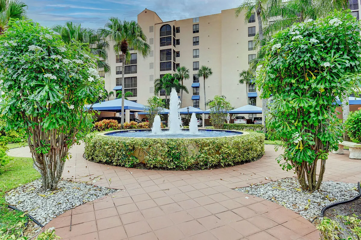Building Photo - 7194 Promenade Dr #202