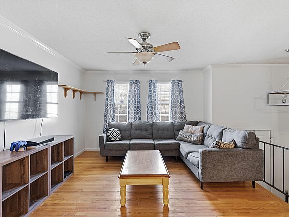 5th image of 3745 Forest Ln SE