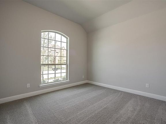 5th image of 4146 Sanders Dr