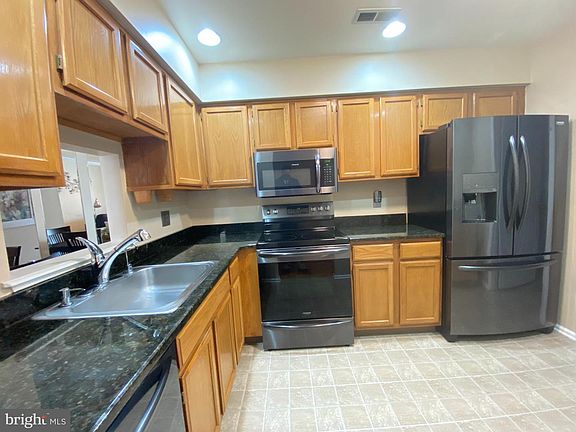 5th image of 2404 Toddsbury Ct