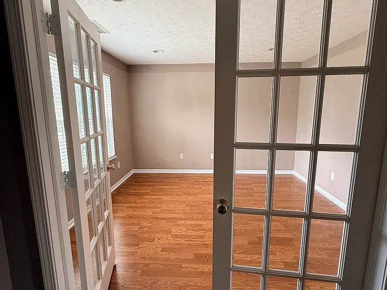 1686 Salina Dr — Photo 3