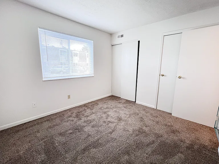 East Pointe Apartments — Photo 31