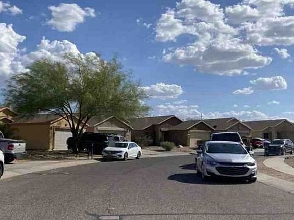 Exterior Neighborhood (street photo)