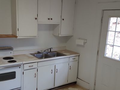 2nd image of 957 W Elmwood Dr
