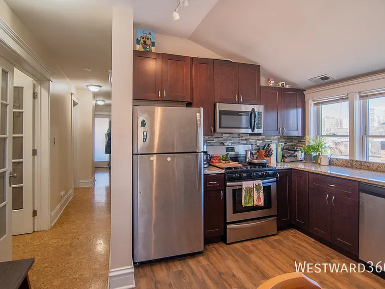1252 W Elmdale Ave #3 — Photo 4