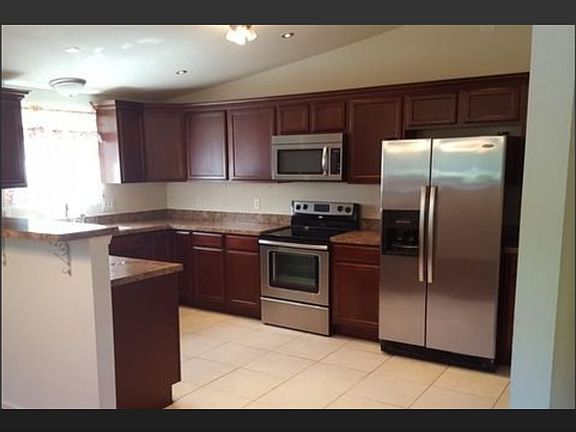 3rd image of 5564 Poplar Hall Dr
